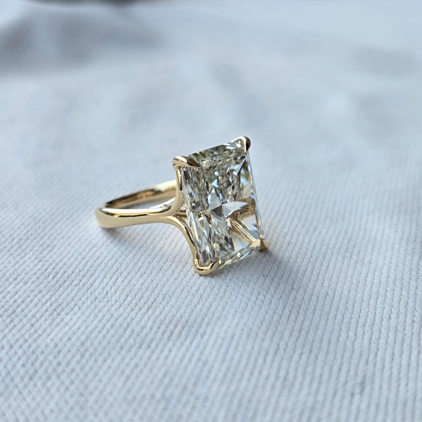 15CT Radiant Cut Lab Grown Diamond 4 claw Prong 10kt Gold Ring