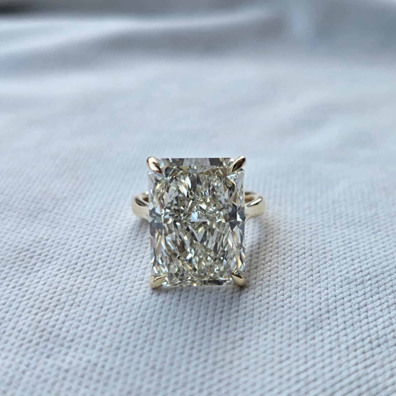 15CT Radiant Cut Lab Grown Diamond 4 claw Prong 10kt Gold Ring