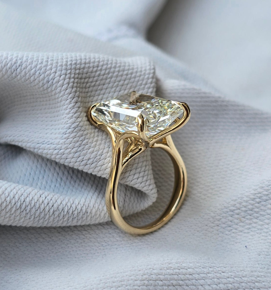 15CT Radiant Cut Lab Grown Diamond 4 claw Prong 10kt Gold Ring